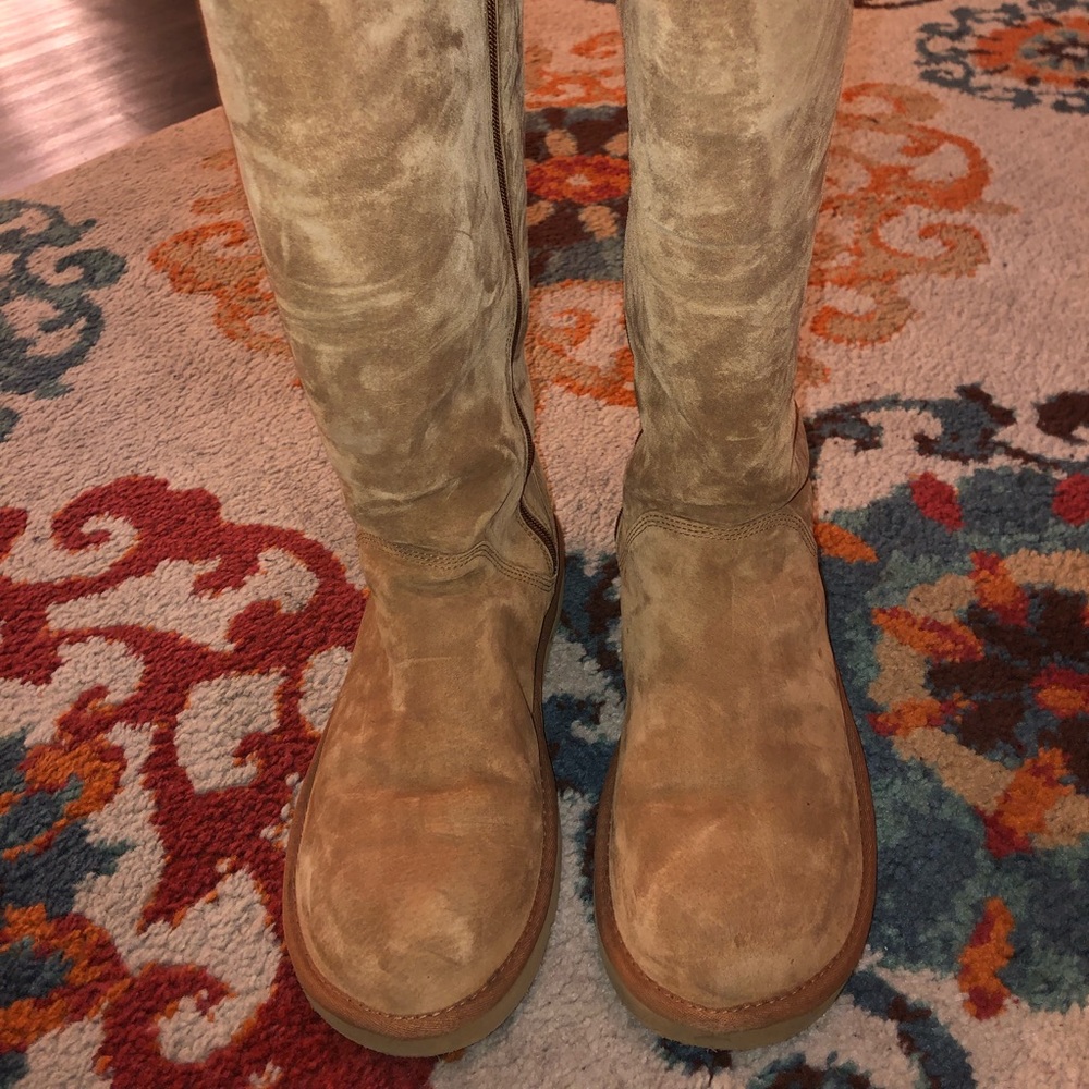 JUST REDUCED 👏🏽👏🏽UGG BOOTS❤️